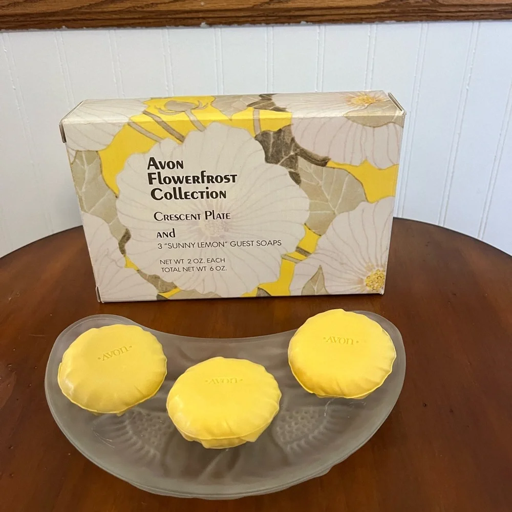 Avon Flowerfrost Collection Crescent‎ plate & 3 “sunny lemon” guest soaps